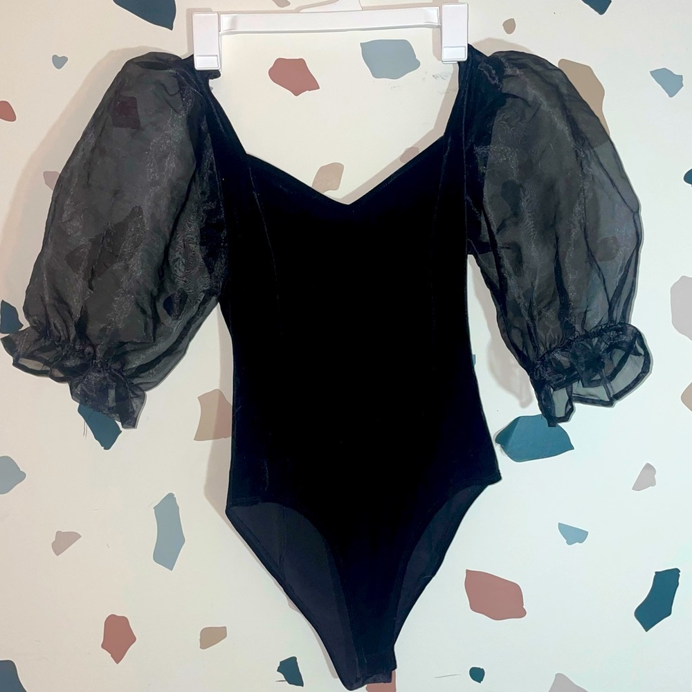 Forever 21 velvet bodysuit with puff sleeves medium